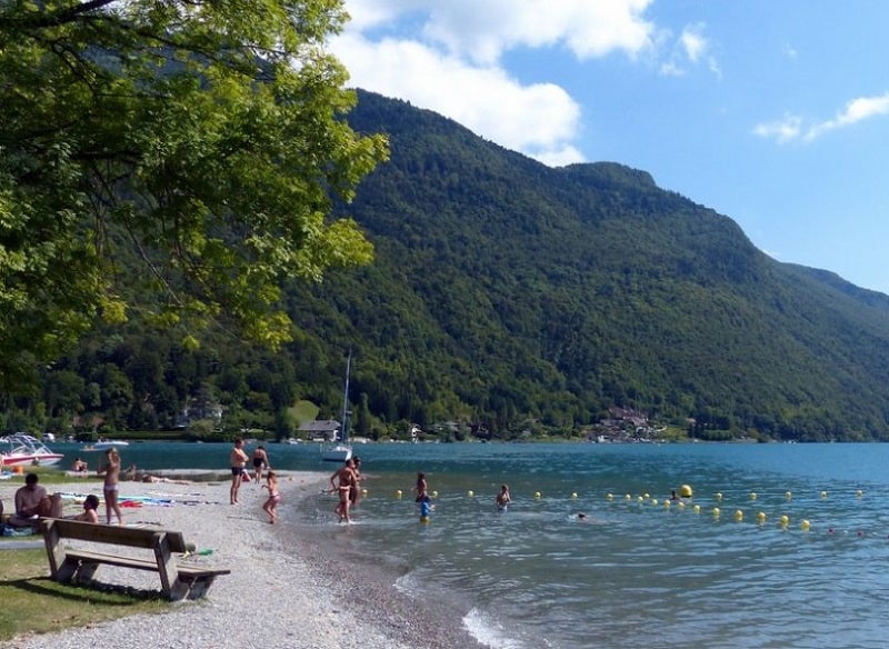 Lake Annecy: swimming, beaches and sports activities