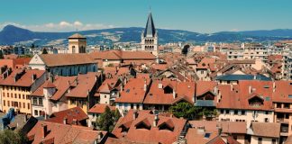 vue sur les toits d'annecy