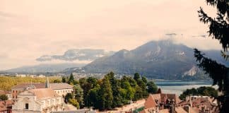 Annecy et son lac vus depuis le Château