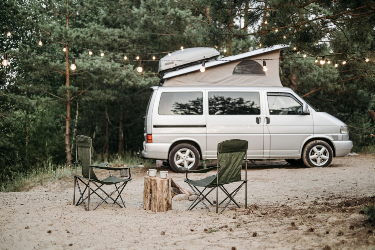Terrain De Camping Confortable Pour Les Vacances. Camping-car