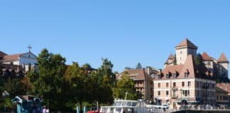 Faire une croisière sur le lac d'Annecy