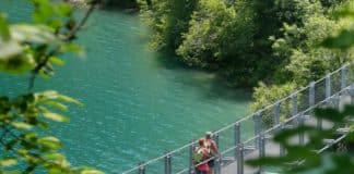 Lac de Saint-Guérin et sa passerelle himalayenne