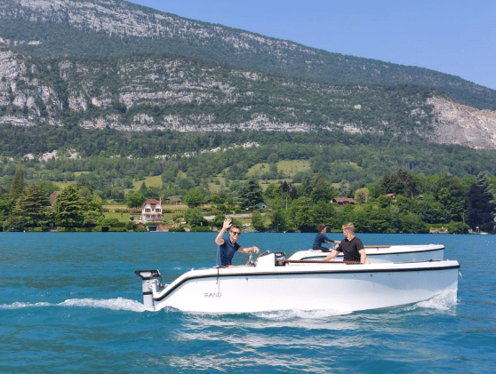 Louer un bateau sans permis sur le lac d'Annecy