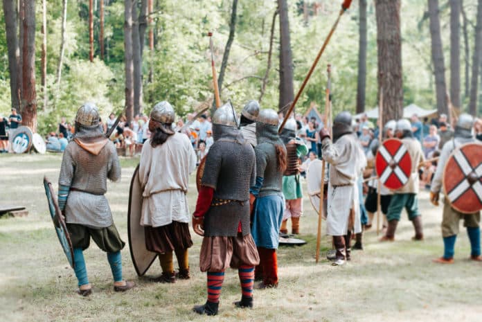 Spectacle fête médiévale château Avully